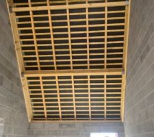 Tuiles. Intérieur garage