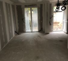 Salon -vue vers entrée