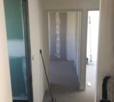 Porte galandage (salle de bain)
Apres la cuisine, j'ai remplace porte classique par porte galandage pour gain de place.
Les enduits sont en cours.