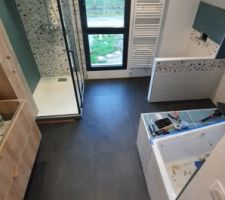 Salle de bains avec sol pvc