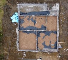 Agglo coffrant et polyane étanche au sol