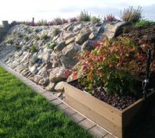 Talus termin&eacute; avec ses plantations