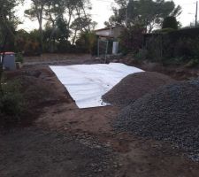 A saint Raphael ce n'est pas comme à Cannes il n'y a pas de tapis rouge, que du blanc  18 T de materiau pour finaliser l'allée...