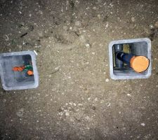 Regard a mi distance dans l'allée pour les telecom et électricité et les évacuations eaux usées