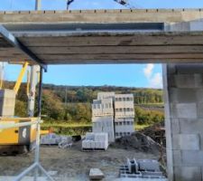 Première vue depuis la baie vitrée de droite du salon