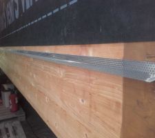 Bardage nord, phase 2 : Delta Vent, et grille de ventilation basse