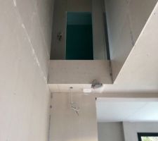 Emplacement escalier et toilette rdc