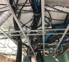 Sous face écran vidéo projecteur