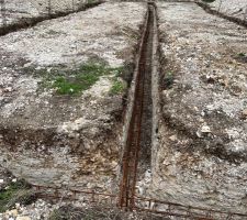Donc l&agrave; ils auraient l'intention de combler (remblais ? parpaing ?)et donc d'enlever les ferrailles pour combler ce qui a &eacute;t&eacute; d&eacute;caiss&eacute;... On ne construit pas une maison sur du remblay&eacute;, quand m&ecirc;me ???
