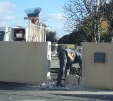 Le boss est arrivé avec le bon materiel  en 30 minutes le travail avance spectaculairement