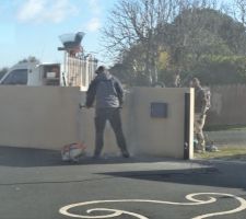 Le boss est arrivé avec le bon materiel  en 30 minutes le travail avance spectaculairement