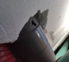 Évacuation WC trouée ....