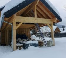 La poutre du carport a été changée pour supporter le poids de la neige!