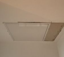 Déplacement et changement de la trappe d'accès aux combles.