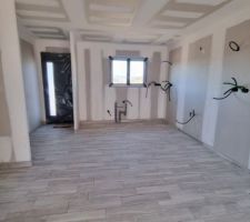 Pose des plinthes terminée