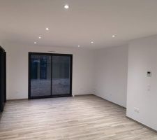 Salon sous les spots
