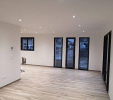 Salle à manger sous les spots