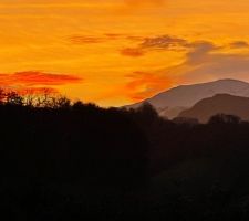 Ce matin très beau ciel coloré, un peu de couleurs de ce monde de grisaille.