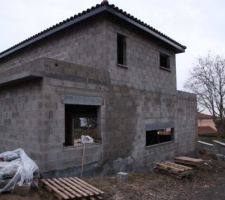 Toiture avec les tuiles.