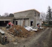 Charpente en cours de pose, vue coté garage.