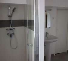 Apt B salle d'eau rdc