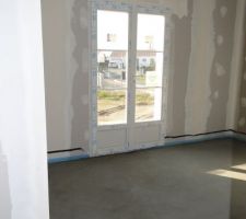 Chambre 1. Chape terminée. Prochainement, sera posé un plancher stratifié.