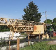 Elle est entrée sur le chemin. Maintenant il reste à faire le virage le plus serré pour la mettre au nord, dans son emplacement définitif.