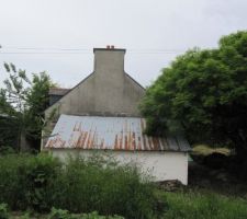 Le pignon est avec la partie qui deviendra notre salle de bains