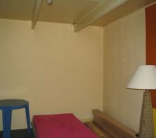 Le depart

avant c'etait la chambre a droite de l'entree le truc jaune est la cheminée fermée par une trappe