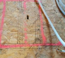 Emplacement pour le passage des réseaux dans le plancher de l'étage