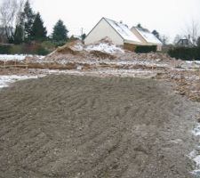 Protection de l'entr&eacute;e charreti&egrave;re et chemin d'acc&eacute;s