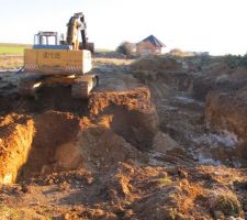 Un trou de 18m par 14m par 2.4 de profondeur ca en impose...