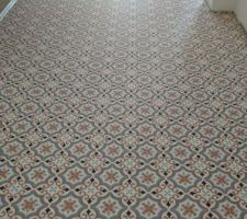 Pose du sol dans le couloir.