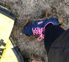 Les pieds dans la boue