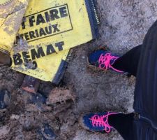Les pieds dans la boue
