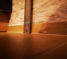 D'un c&ocirc;t&eacute; de la piece nous sommes &agrave; 4.2 cm et de l'autre 5.1 cm sur 4 m soit 1 cm de denivel&eacute;