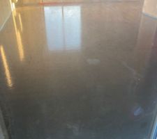 J ai &eacute;t&eacute; surprise de voir le sol tout lisse en attendant le carrelage. &Ccedil;a avance