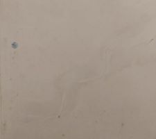 La mauvaise surprise : sous le papier peint, on a découvert de multiples micro-fissures. Une en escalier notamment. J'espere qu'elles ne bougeront plus...