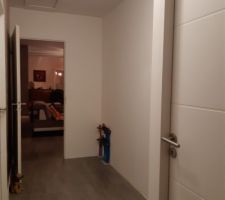 Couloir vidé, prêt à être aménagé