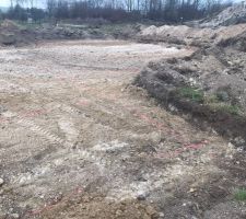 D&eacute;but du terrassement et d&eacute;couverte de la terre de remblais