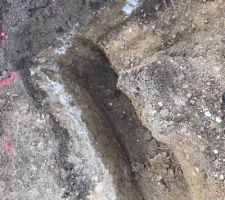 D&eacute;but du terrassement et d&eacute;couverte de la terre de remblais