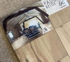 Choix du carrelage Padouk beige pour le salon/séjour, la cuisine et le WC du RDC.
Les joints seront anthracites ou beiges nous hésitons encore :(