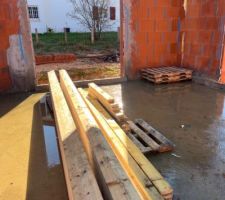 Pannes en lamellés collés sous les intempéries.