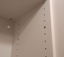 Montage du placard dans le couloir, meuble de cuisine LM, porte Nordik, boutons et plan de travail Bricomarché