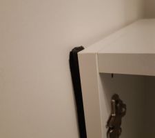 Montage du placard dans le couloir, meuble de cuisine LM, porte Nordik, boutons et plan de travail Bricomarché