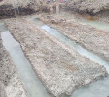 Source d'eau dans le terrain