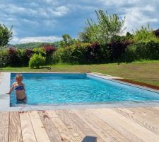 Terrasse en Ipé et margelles en grès cérame