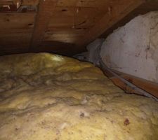 L'ancienne laine de verre de 5-10cm dans les combles