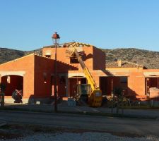 Charpente en cours d'installation