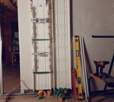 Installation des 2 goulottes électriques